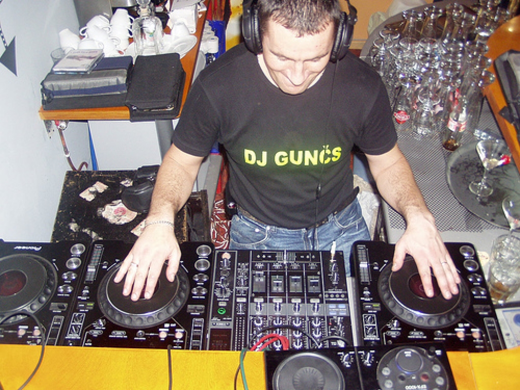 Guntars Simanovičs jeb DJ Gunčs.
Autors: No albuma.