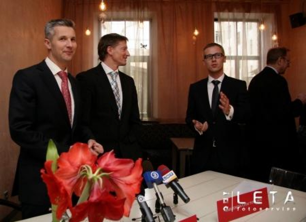 Bijušais ārlietu ministrs Artis Pabriks (no kreisās), AS 