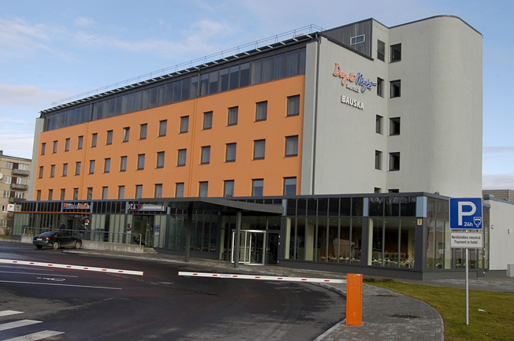 Viesnīca atrodas pilsētas centrā, blakus VIA Baltic automaģistrālei, autoostai, tirdzniecības centram un pastam.
Autors: Ivars Bogdanovs