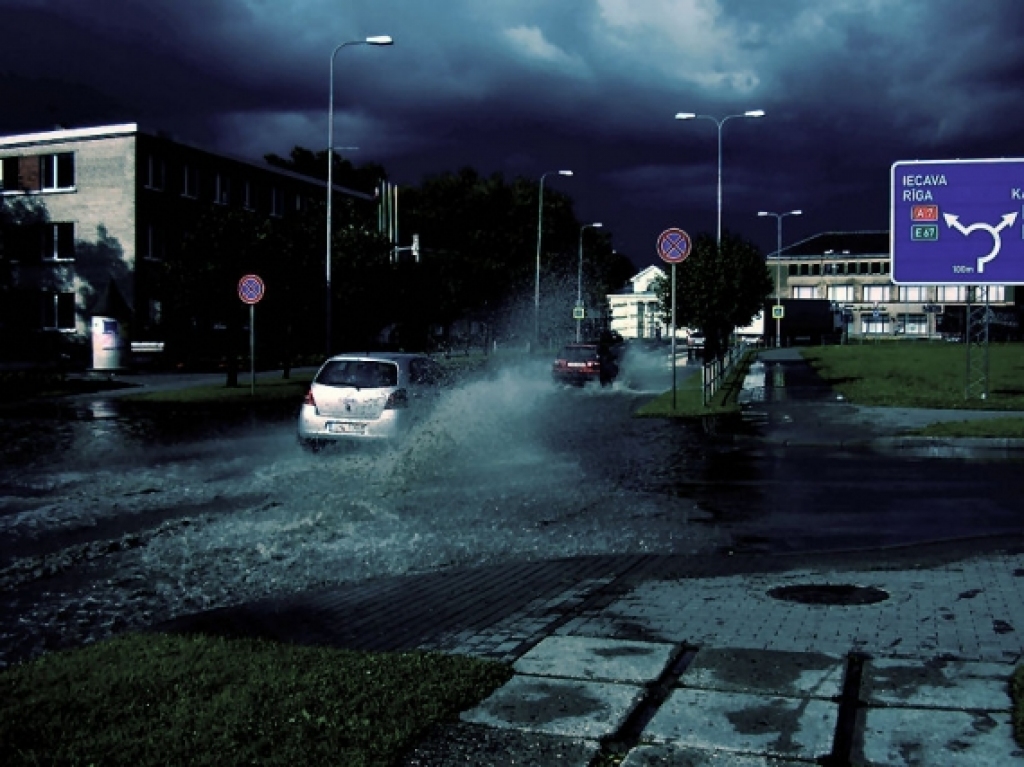 Krāsu spēles ar lietu. Šoreiz - PaintShop brīvas izpausmes. 
Autors: Uldis Varnevičs