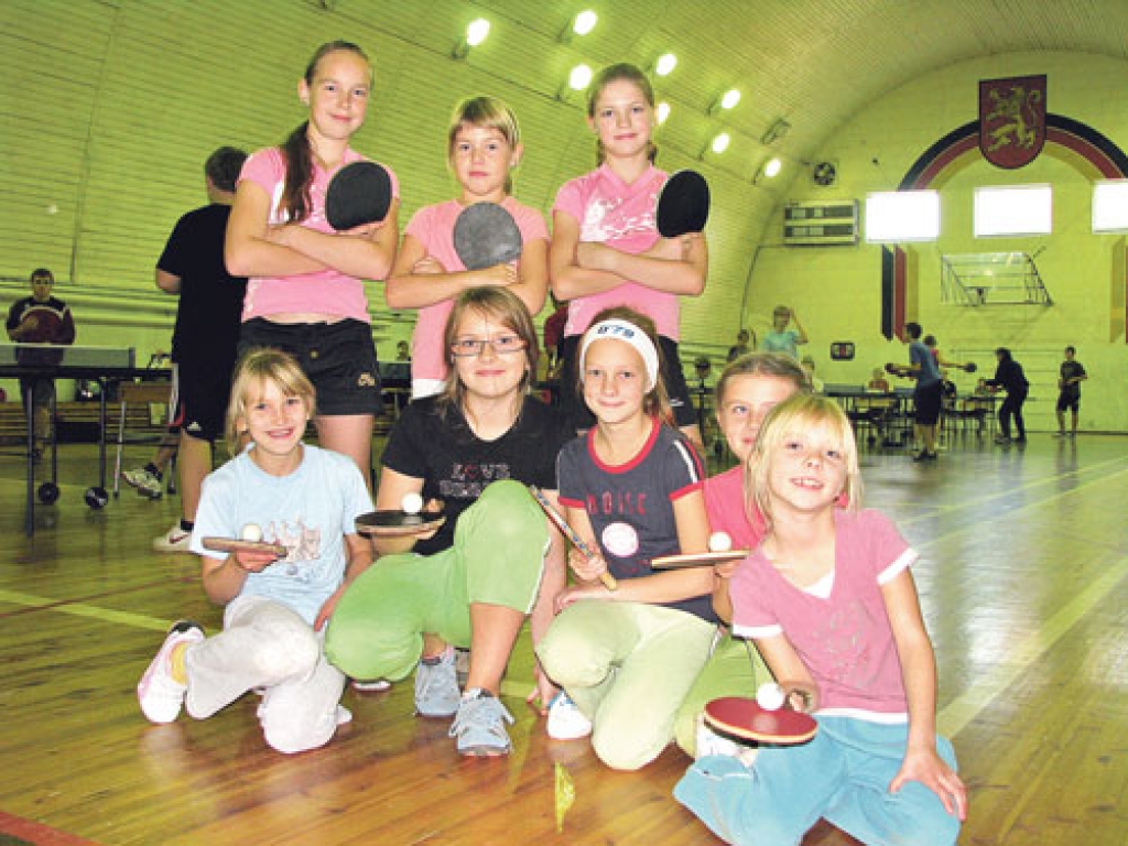 Iecavas komandā startēja Amanda Grīnberga (pirmajā rindā), Aivija Grundmane, Monta Zaumane, Arta Laukenberga, Anna Ansone, Alise Pluce (otrajā rindā no kreisās), Beāte Jašuka, Karīna Taranda.
Autors: Juris Iļņickis