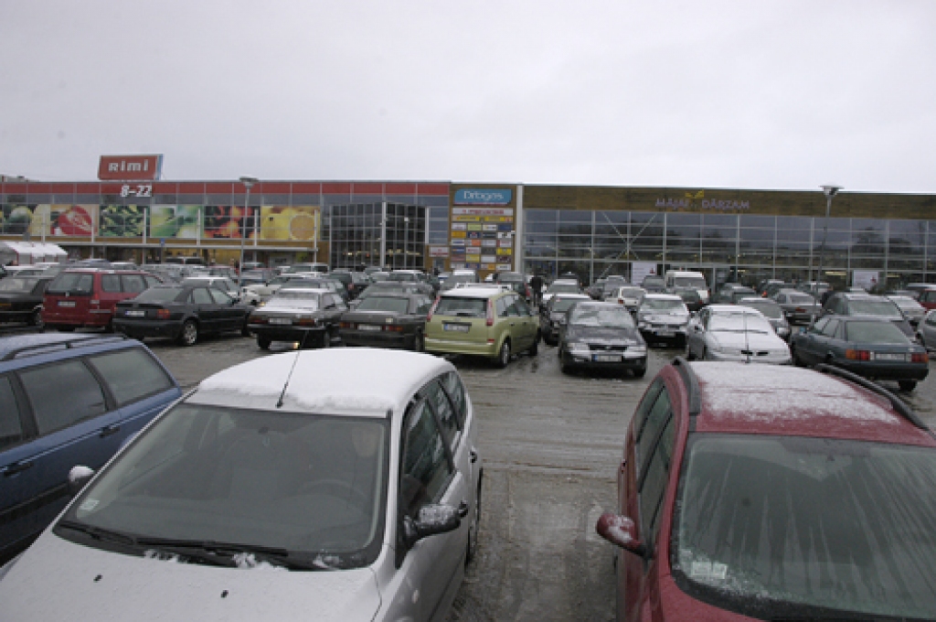Bauskas pilsētas tirdzniecības centros un tirgos šonedēļ sācies pirmssvētku iepirkšanās drudzis.