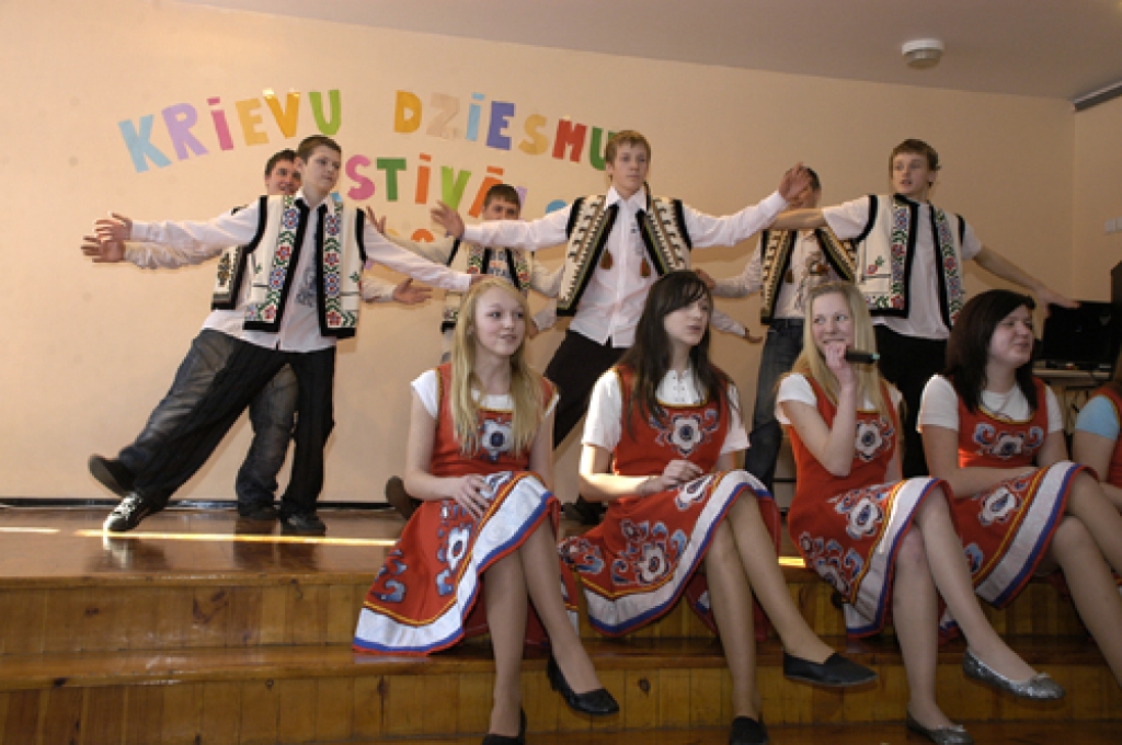 Šogad Īslīces vidusskola Krievu mūzikas festivālā piedalās pirmo gadu. Ceturtdien, 19. februārī tika noskaidrota klase, kas pārstāvēs skolu rajona konkursā. Par uzvaru Īslīces vidusskolā sacentās desmit klases. Vokālo sniegumu demonstrēja...