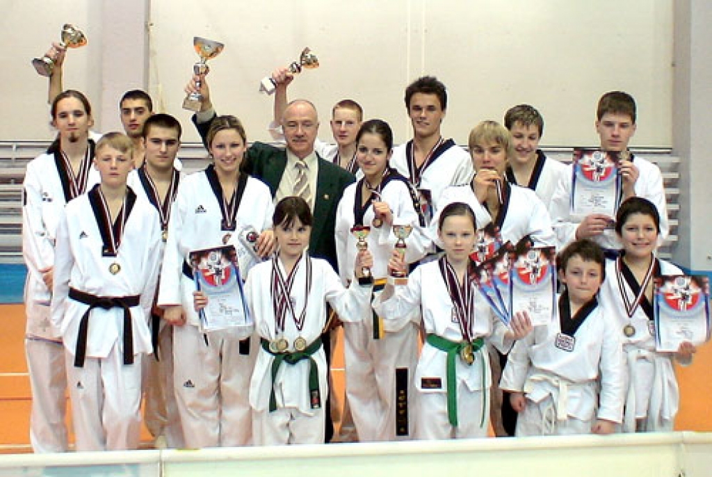 Latvijas atklātajā čempionātā teikvondo Bauskas kluba «SAM-KAN-TKD» sportisti ieguva vairāk nekā desmit zelta medaļas. 
Autors: No albuma.