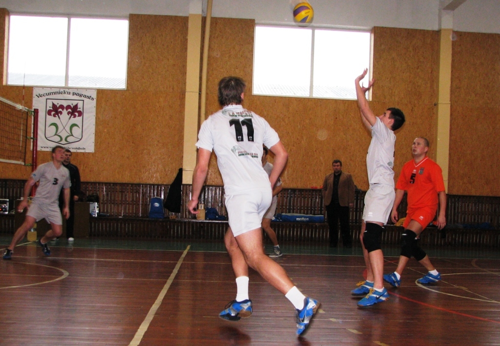 Izšķirošā spēle norisināsies jau šo svētdien, 15. martā, Vecumnieku sporta zālē.
Autors: www.vecumnieki.lv