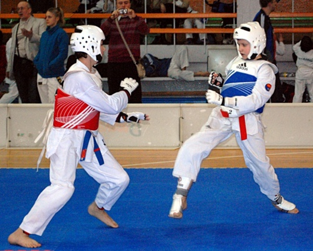 Latvijas atklātais teikvondo čempionāts notika sestdien, 14. martā, Bauskā, sporta namā «Mēmele». Bauskā bija ieradušies 130 dalībnieki no dažādiem klubiem, tai skaitā arī 14 no Igaunijas. Tribīnes bija pilnas ar līdzi atbraukušajiem...
Autors: Uldis Varnevičs