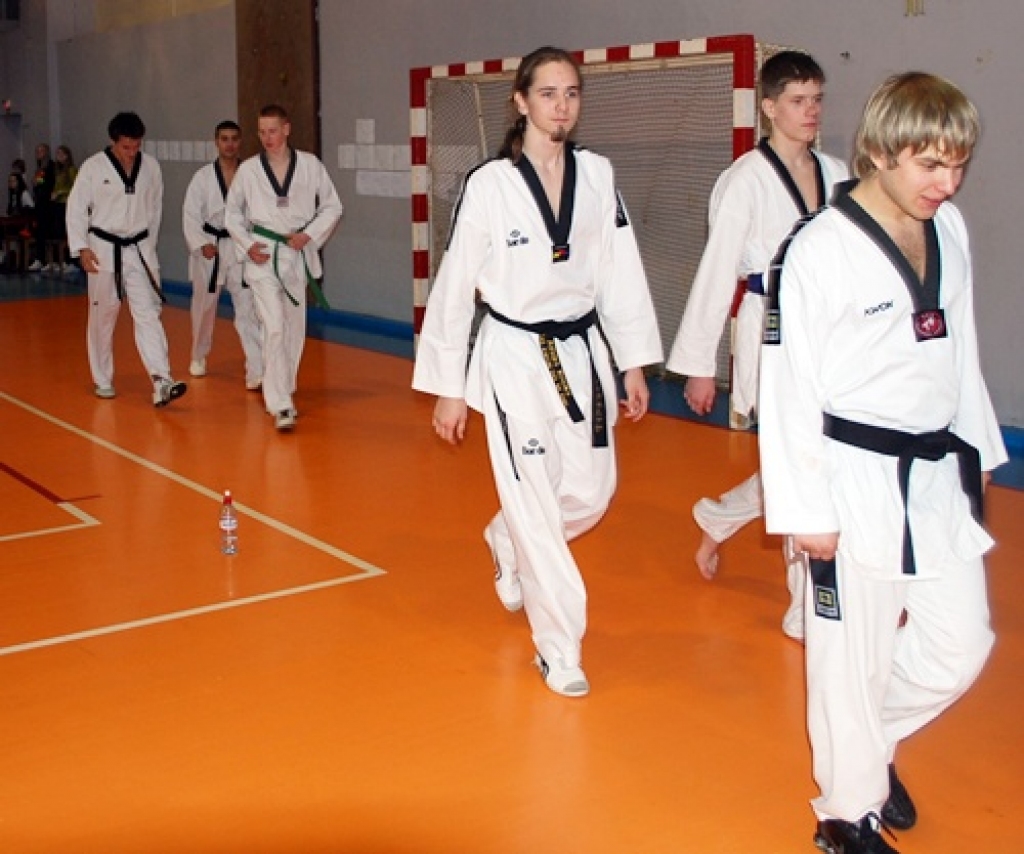 Latvijas atklātais teikvondo čempionāts notika sestdien, 14. martā, Bauskā, sporta namā «Mēmele». Bauskā bija ieradušies 130 dalībnieki no dažādiem klubiem, tai skaitā arī 14 no Igaunijas. Tribīnes bija pilnas ar līdzi atbraukušajiem...
Autors: Uldis Varnevičs