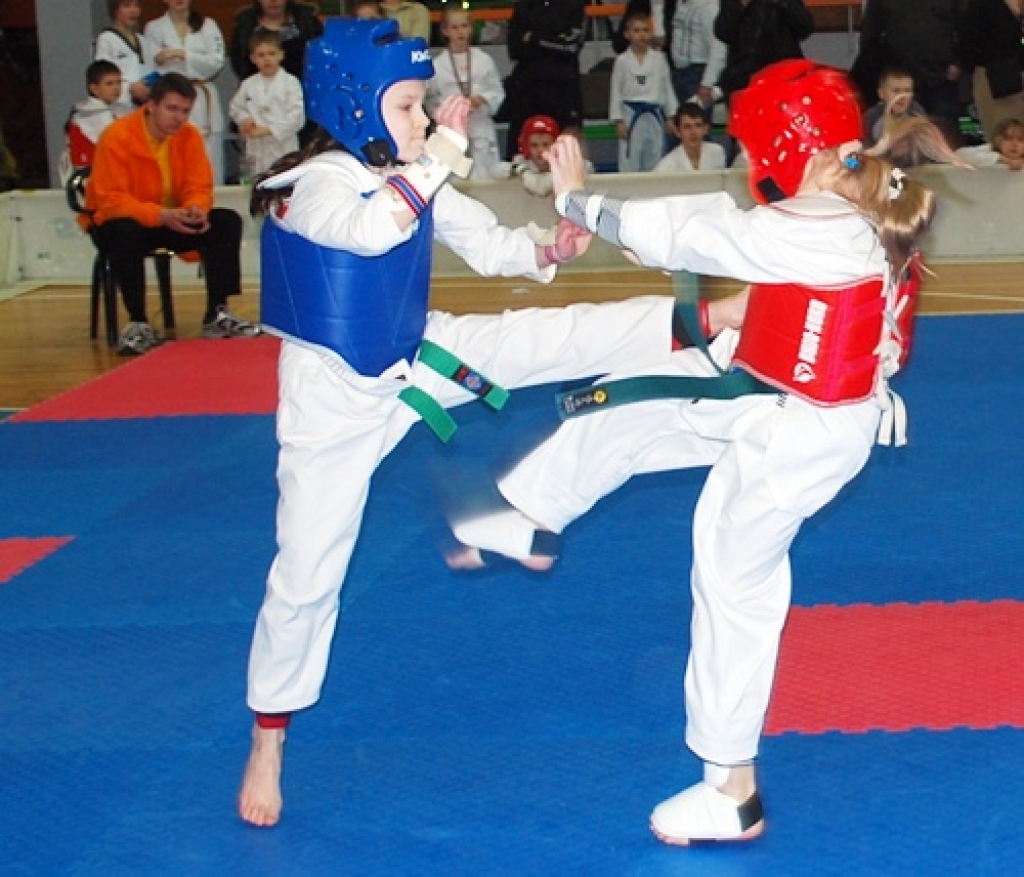 Latvijas atklātais teikvondo čempionāts notika sestdien, 14. martā, Bauskā, sporta namā «Mēmele». Bauskā bija ieradušies 130 dalībnieki no dažādiem klubiem, tai skaitā arī 14 no Igaunijas. Tribīnes bija pilnas ar līdzi atbraukušajiem...
Autors: Uldis Varnevičs