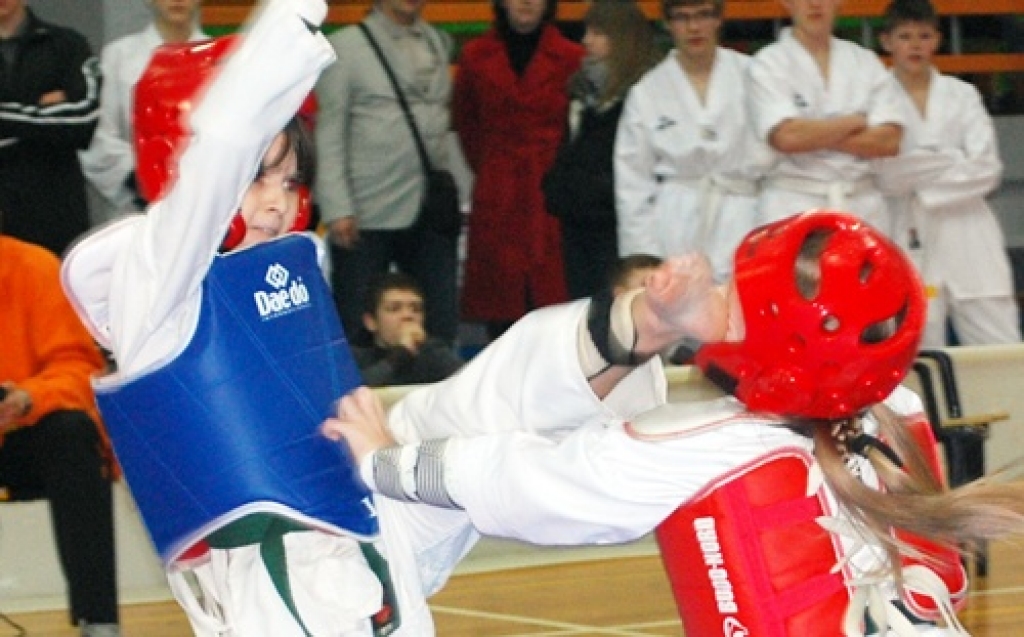 Latvijas atklātais teikvondo čempionāts notika sestdien, 14. martā, Bauskā, sporta namā «Mēmele». Bauskā bija ieradušies 130 dalībnieki no dažādiem klubiem, tai skaitā arī 14 no Igaunijas. Tribīnes bija pilnas ar līdzi atbraukušajiem...
Autors: Uldis Varnevičs