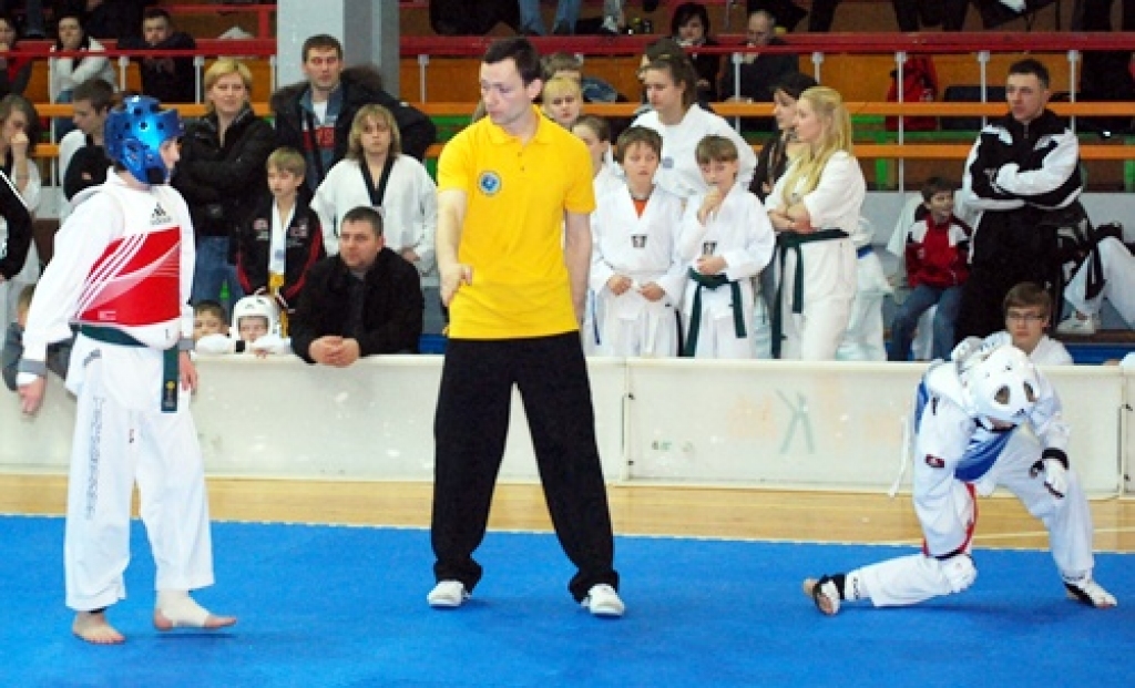 Latvijas atklātais teikvondo čempionāts notika sestdien, 14. martā, Bauskā, sporta namā «Mēmele». Bauskā bija ieradušies 130 dalībnieki no dažādiem klubiem, tai skaitā arī 14 no Igaunijas. Tribīnes bija pilnas ar līdzi atbraukušajiem...
Autors: Uldis Varnevičs