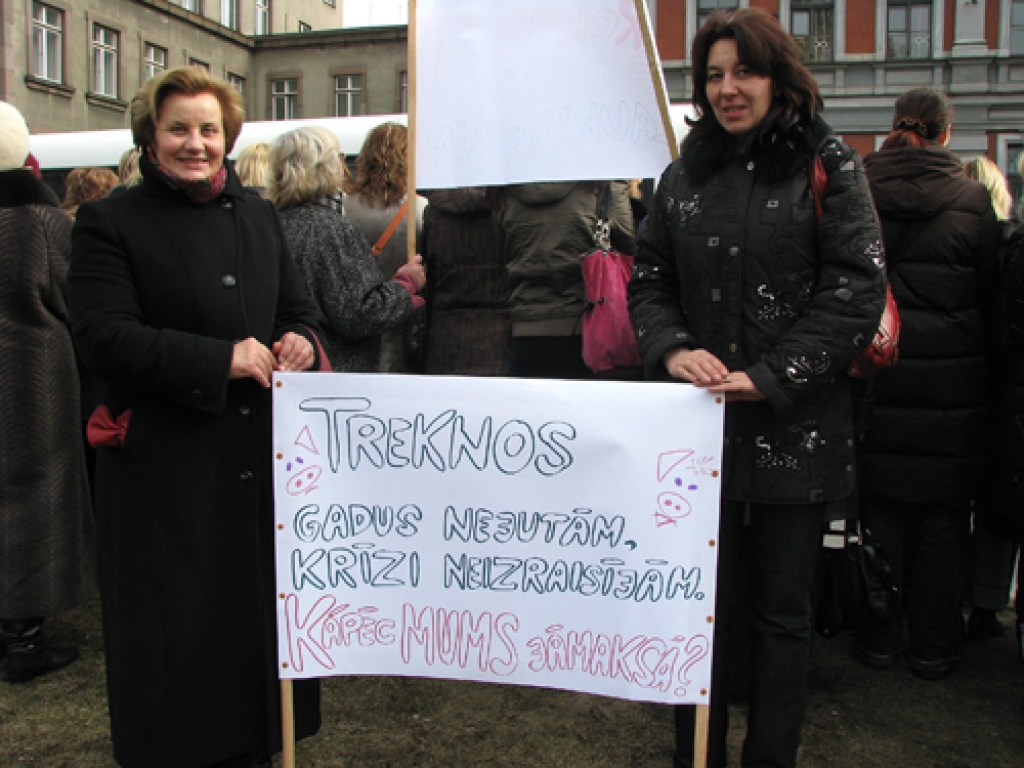 Ceturtdien, 2. aprīlī, izglītības un zinātnes darbinieku protesta gājiens galvaspilsētā pulcēja aptuveni 10 000 cilvēku.  