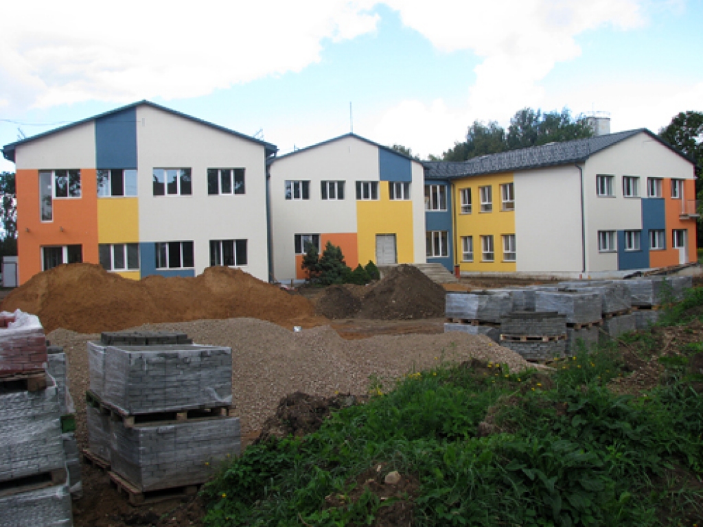 Bauskas bērnudārza «Pasaulīte» otrā korpusa (bijusī Mākslas skolas māja) rekonstrukcija pagaidām apturēta.
Autors: Juris Iļņickis
