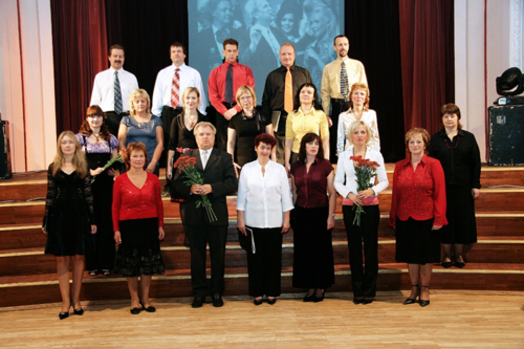 Sestdien, 24. oktobrī, ar tradicionālu koncertu Bauskas tautas namā 13 pilsētas amatierkopas atklāja jauno sezonu. Iestādes kultūras pasākumu organizatore Ilva Vansoviča stāsta, ka dejotāji, koristi, fotomākslinieki, teātra un pūtēju...