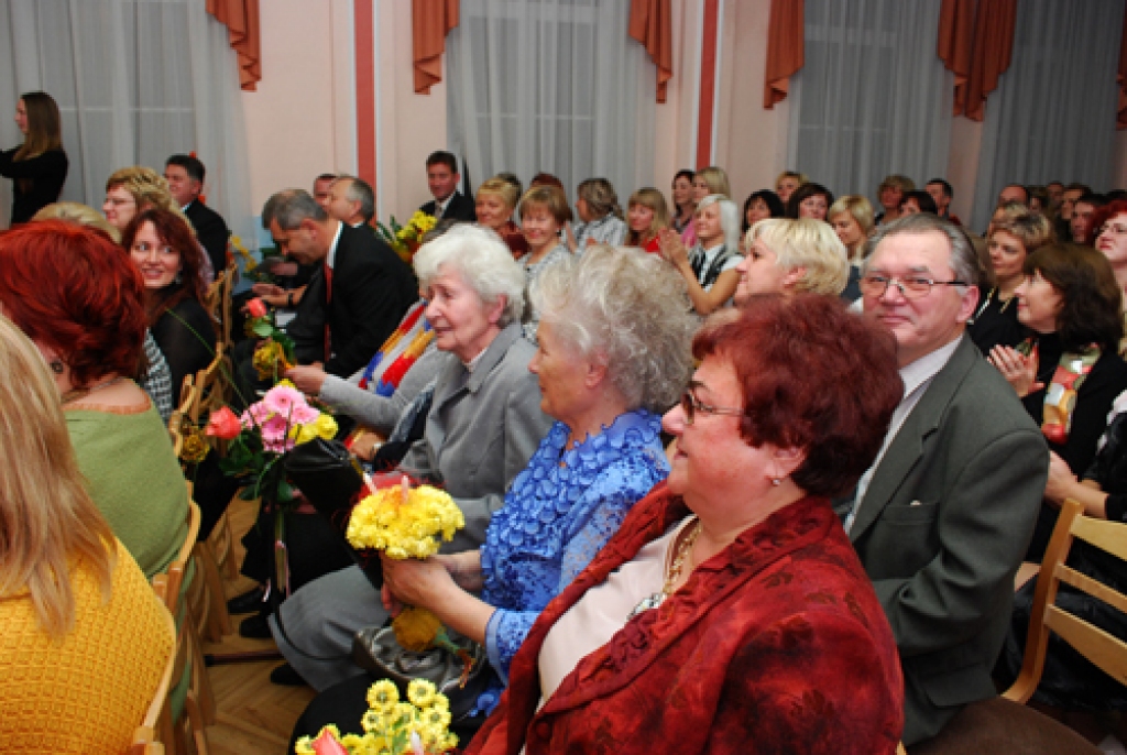 23. oktobra vakarā ļoti pozitīvā un sirsnīgā gaisotnē norisinājās Bauskas pamatskolas 90 gadu jubilejas sarīkojums. Svinību viesiem, absolventiem, pedagogiem kopā bija tiki jauki, ka pat vēlā nakts stundā negribējās šķirties, un grupai...