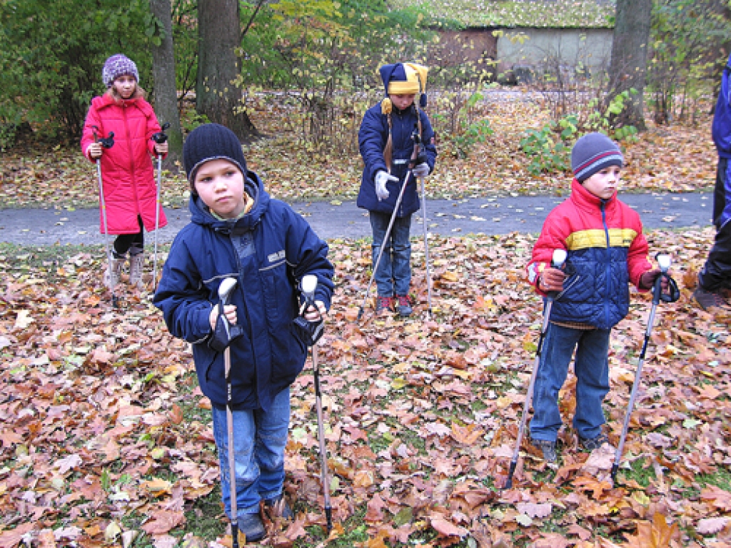Nūjošanas iemaņas sestdien, 24. oktobrī, Iecavas parkā apguva un papildināja visu paaudžu kustīga dzīvesveida cienītāji. Šogad Latvijas Tautas sporta asociācijas rīkotais nūjošanas pasākums Iecavā pulcēja divreiz vairāk dalībnieku nekā...
Autors: Antra Zariņa