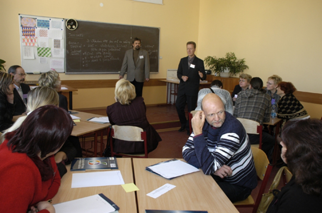 Projekta «Dabaszinības un matemātika» dalībskolu seminārs 23. oktobrī notika Bauskas 1. vidusskolā. Eiropas Sociālā fonda (ESF) finansētā projekta mērķis ir veidot tiltu starp zinātni un dzīvi. Tālab matemātikas, fizikas, ķīmijas un...
Autors: Ivars Bogdanovs