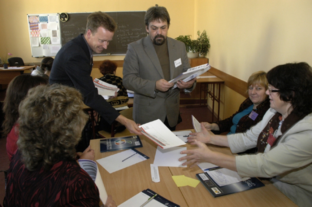 Projekta «Dabaszinības un matemātika» dalībskolu seminārs 23. oktobrī notika Bauskas 1. vidusskolā. Eiropas Sociālā fonda (ESF) finansētā projekta mērķis ir veidot tiltu starp zinātni un dzīvi. Tālab matemātikas, fizikas, ķīmijas un...
Autors: Ivars Bogdanovs
