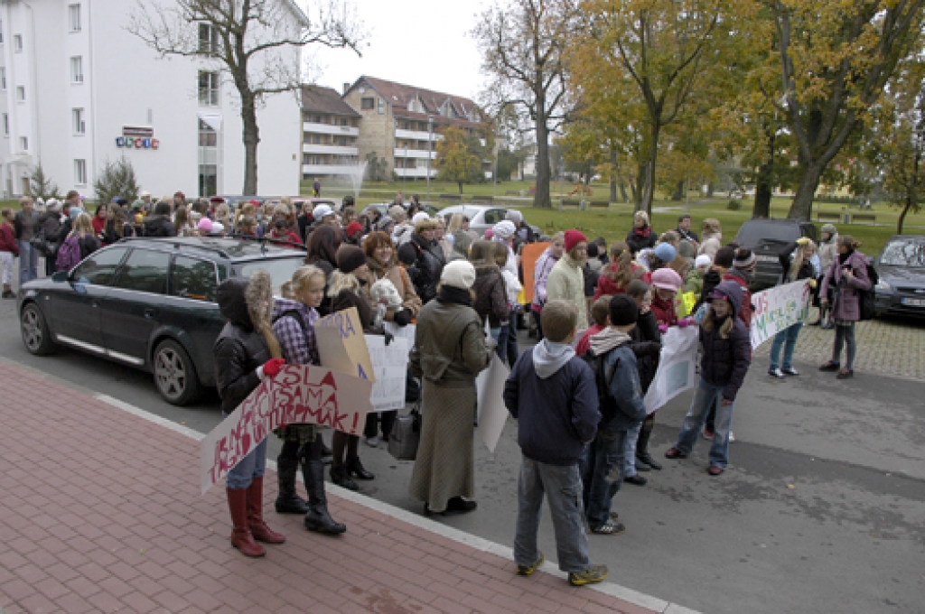 Skrabinādami, dimdinādami un taurēdami, Bauskas mūzikas un mākslas skolu audzēkņi, pedagogi un vecāki 16. oktobra pēcpusdienā nogāja protesta maršu.
Autors: Ivars Bogdanovs