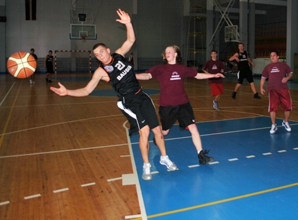 Bauskas 1. vidusskola otrā komanda triumfēja zēnu grupā Bauskas Bērnu un Jaunatnes sporta skolas piektdien, 20. novembrī, rīkotajā «Vidusskolu kausa» izcīņā 1990./93. gadā dzimušajiem. Otro vietu ieguva Bauskas 1. vidusskolas pirmā...
Autors: Uldis Varnevičs