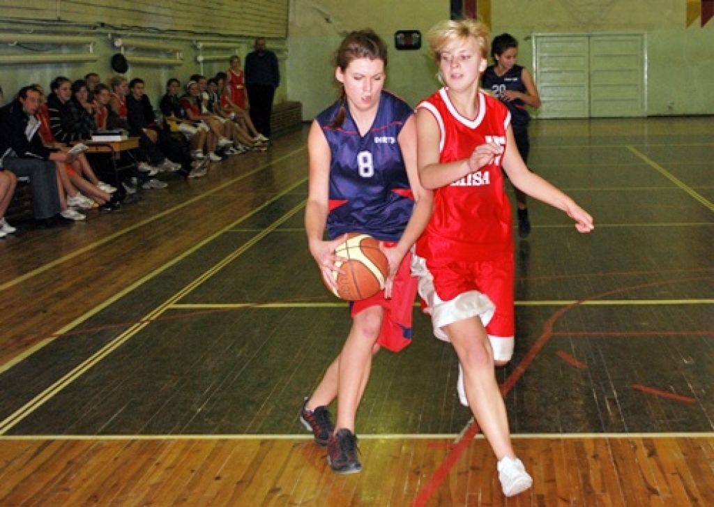 Bauskas 1. vidusskola otrā komanda triumfēja zēnu grupā Bauskas Bērnu un Jaunatnes sporta skolas piektdien, 20. novembrī, rīkotajā «Vidusskolu kausa» izcīņā 1990./93. gadā dzimušajiem. Otro vietu ieguva Bauskas 1. vidusskolas pirmā...
Autors: Uldis Varnevičs