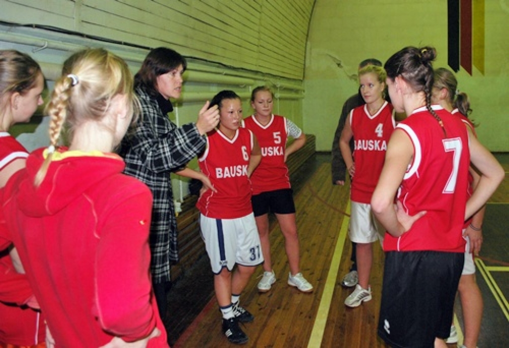 Bauskas 1. vidusskola otrā komanda triumfēja zēnu grupā Bauskas Bērnu un Jaunatnes sporta skolas piektdien, 20. novembrī, rīkotajā «Vidusskolu kausa» izcīņā 1990./93. gadā dzimušajiem. Otro vietu ieguva Bauskas 1. vidusskolas pirmā...
Autors: Uldis Varnevičs