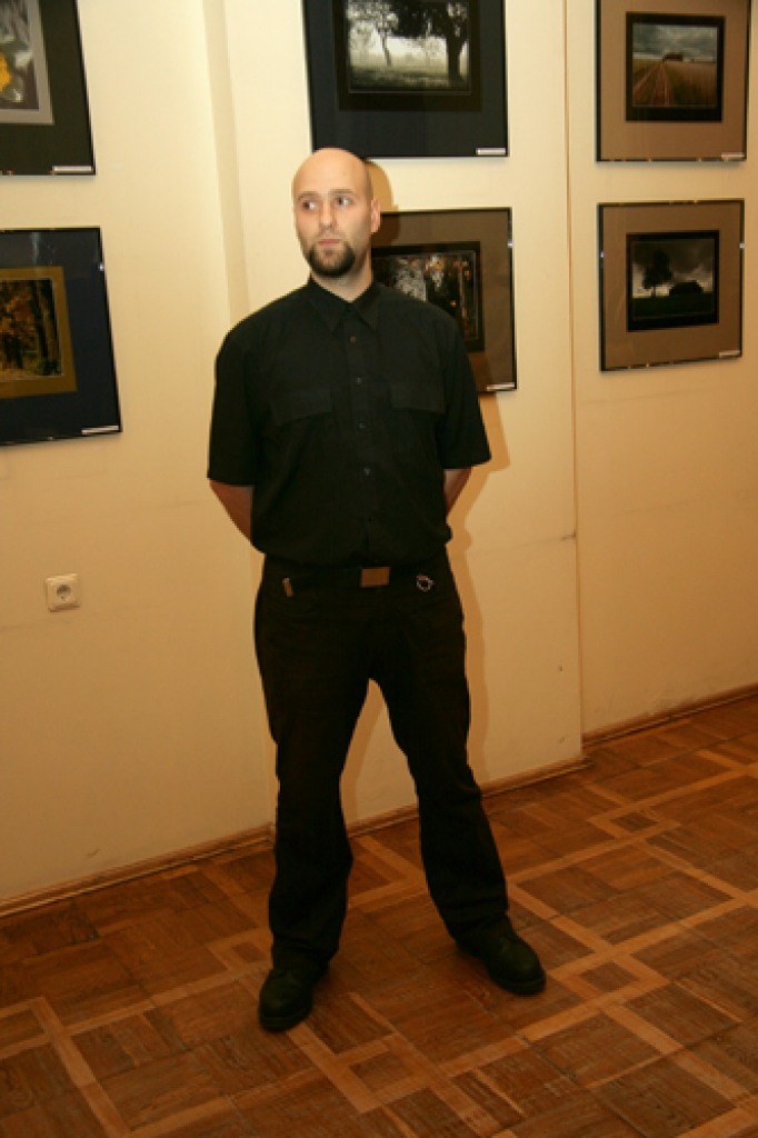 Bauskas tautas namā 18. novembrī valsts svētkos koncerts sākās ar novada Domes priekšsēdētāja Valda Veipa uzrunu. Tajā viņš aicināja nezaudēt ticību Latvijai, novērtēt mūsu valstiskumu un neatkarību.
Mārītes Jonkus vadītā jauktā kora...