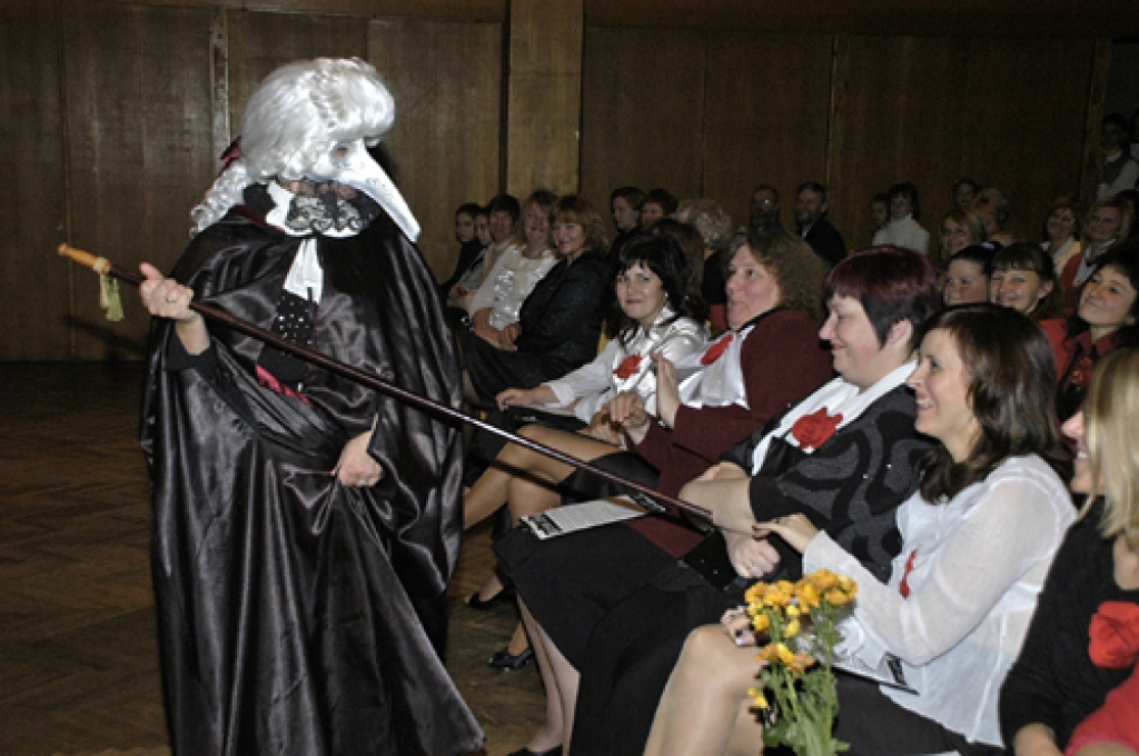 Pilsrundāles vidusskolā 18. novembrī valsts svētkus atzīmēja rundālieši. Galvenais saieta motīvs šoreiz bija gaisma – mājās, domās, dvēselē, prātā. Rundāles novada pašvaldības vārdā atnākušos sveica deputāte Marija Teišerska, jo domes...
Autors: Ivars Bogdanovs