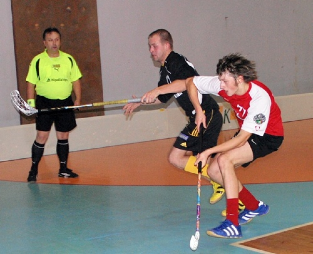 Sestdien, 7. novembrī, Latvijas atklātā florbola čempionāta virslīgā FK "Bauska" savā laukumā cīnījās ar "Jõgeva SK Tähe". Igaunijas komanda mača gaitā bija izvirzījusies vadībā ar 3:0 un 4:1, tomēr uzvaru nosargāt nespēja – baušķenieki...
Autors: Uldis Varnevičs