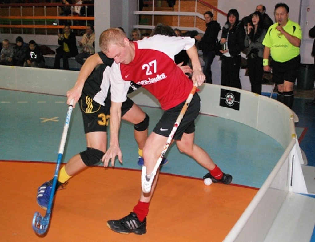 Sestdien, 7. novembrī, Latvijas atklātā florbola čempionāta virslīgā FK "Bauska" savā laukumā cīnījās ar "Jõgeva SK Tähe". Igaunijas komanda mača gaitā bija izvirzījusies vadībā ar 3:0 un 4:1, tomēr uzvaru nosargāt nespēja – baušķenieki...
Autors: Uldis Varnevičs