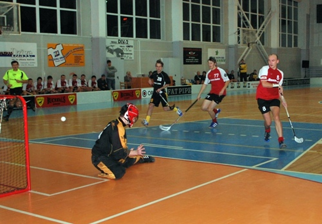 Sestdien, 7. novembrī, Latvijas atklātā florbola čempionāta virslīgā FK "Bauska" savā laukumā cīnījās ar "Jõgeva SK Tähe". Igaunijas komanda mača gaitā bija izvirzījusies vadībā ar 3:0 un 4:1, tomēr uzvaru nosargāt nespēja – baušķenieki...
Autors: Uldis Varnevičs