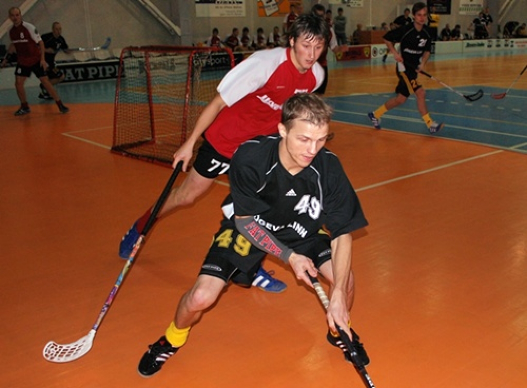 Sestdien, 7. novembrī, Latvijas atklātā florbola čempionāta virslīgā FK "Bauska" savā laukumā cīnījās ar "Jõgeva SK Tähe". Igaunijas komanda mača gaitā bija izvirzījusies vadībā ar 3:0 un 4:1, tomēr uzvaru nosargāt nespēja – baušķenieki...
Autors: Uldis Varnevičs