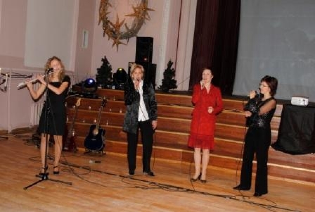 Labdarības koncertu 30. decembrī pilsētas tautas namā rīkoja vokālā studija ''Miljons'', kas darbojas Bauskas rajona Bērnu un jauniešu centrā. Labdarības akcija notika pēc studijas dalībnieku - apmēram 50 bērnu un jauniešu - iniciatīvas....
Autors: Juris Iļņickis