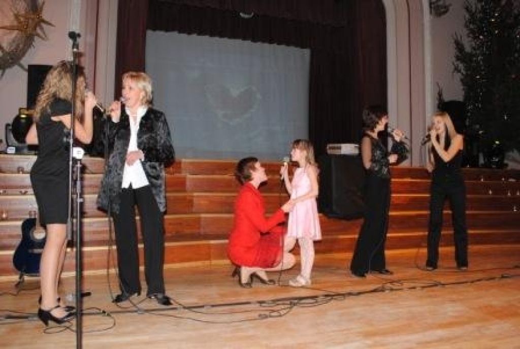 Labdarības koncertu 30. decembrī pilsētas tautas namā rīkoja vokālā studija ''Miljons'', kas darbojas Bauskas rajona Bērnu un jauniešu centrā. Labdarības akcija notika pēc studijas dalībnieku - apmēram 50 bērnu un jauniešu - iniciatīvas....
Autors: Juris Iļņickis