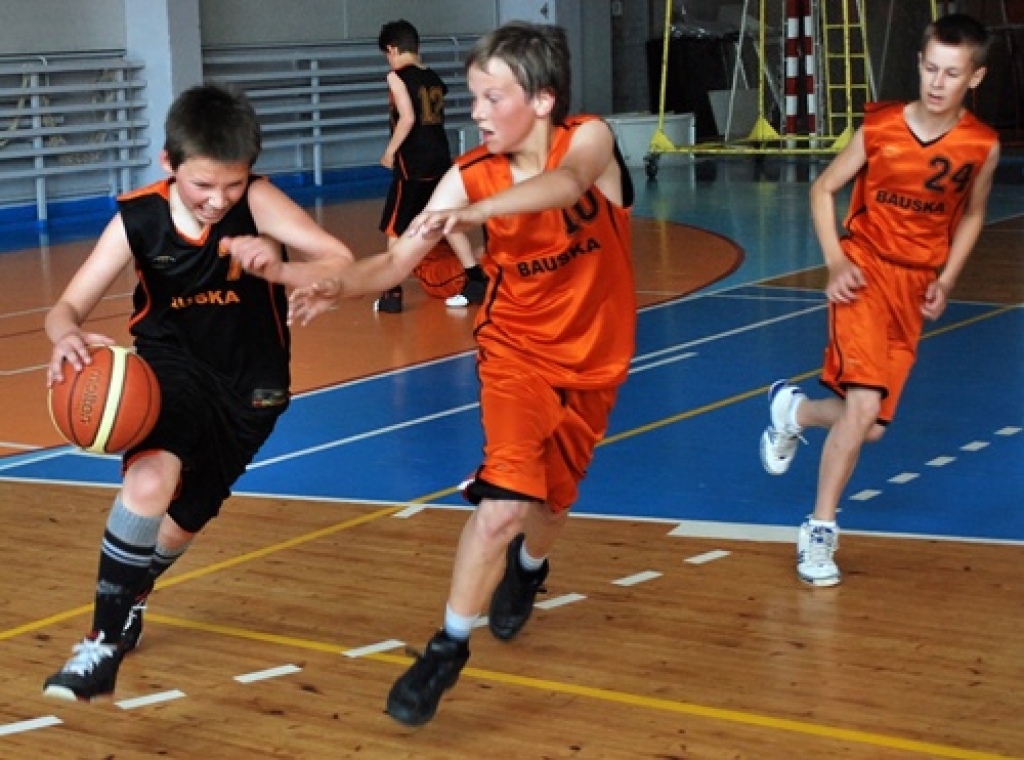 2009. gads mūsu novados bija sporta notikumu pārpilns gads. Lai arī nenotika Jaunatnes olimpiāde, tomēr jaunās sporta bāzes dod cerības, ka jau 2010. gadā būs daudz citu interesantu notikumu mūsu novadu sporta dzīvē. Piedāvājam iespēju...
Autors: Uldis Varnevičs