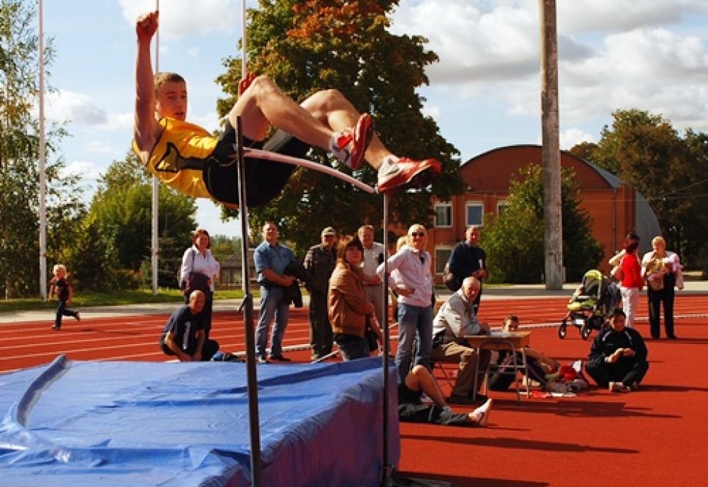 2009. gads mūsu novados bija sporta notikumu pārpilns gads. Lai arī nenotika Jaunatnes olimpiāde, tomēr jaunās sporta bāzes dod cerības, ka jau 2010. gadā būs daudz citu interesantu notikumu mūsu novadu sporta dzīvē. Piedāvājam iespēju...
Autors: Uldis Varnevičs