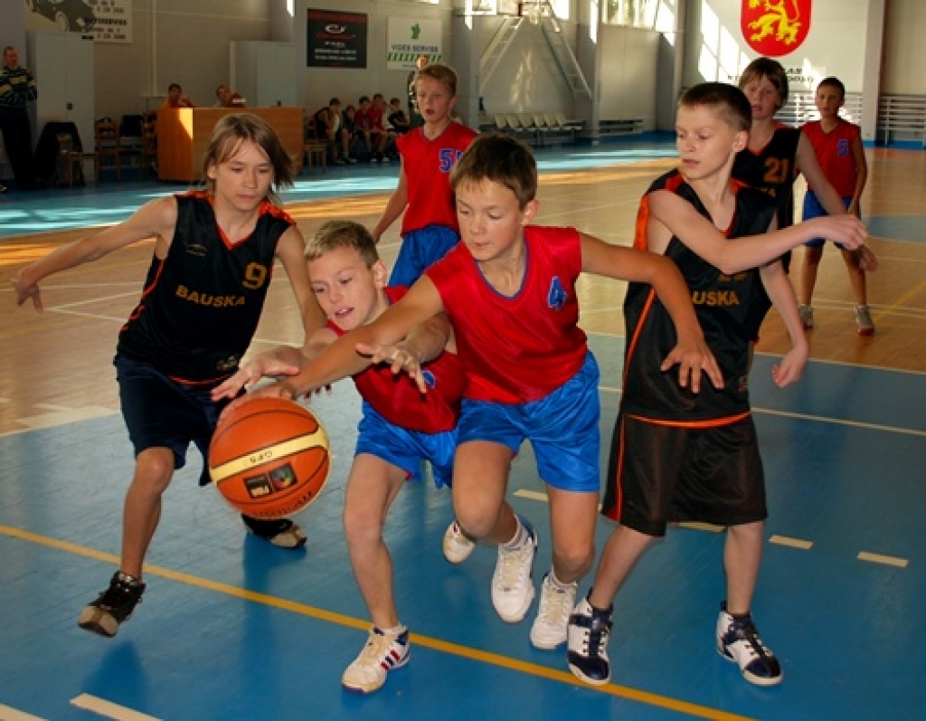 2009. gads mūsu novados bija sporta notikumu pārpilns gads. Lai arī nenotika Jaunatnes olimpiāde, tomēr jaunās sporta bāzes dod cerības, ka jau 2010. gadā būs daudz citu interesantu notikumu mūsu novadu sporta dzīvē. Piedāvājam iespēju...
Autors: Uldis Varnevičs