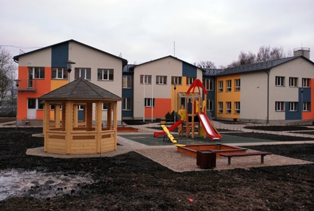 Pēdējo gadu laikā Bauskas pilsētas tēls ir mainījies ļoti ievērojami. Protams, tie nav tikai pozitīvi notikumi. Sākot ar Kalna ielas remontu, apļa izveidi, «Rimi» veikala celtniecību un 2008. gada lielāko notikumu – Bauskas pils viena...
Autors: Uldis Varnevičs