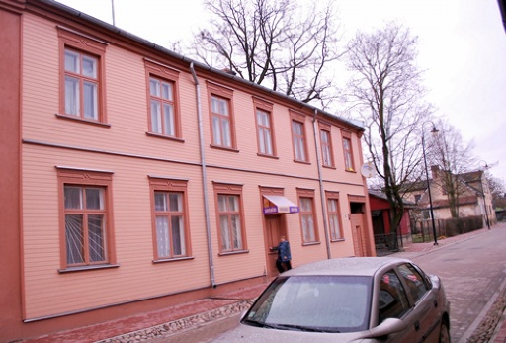 Pēdējo gadu laikā Bauskas pilsētas tēls ir mainījies ļoti ievērojami. Protams, tie nav tikai pozitīvi notikumi. Sākot ar Kalna ielas remontu, apļa izveidi, «Rimi» veikala celtniecību un 2008. gada lielāko notikumu – Bauskas pils viena...
Autors: Uldis Varnevičs