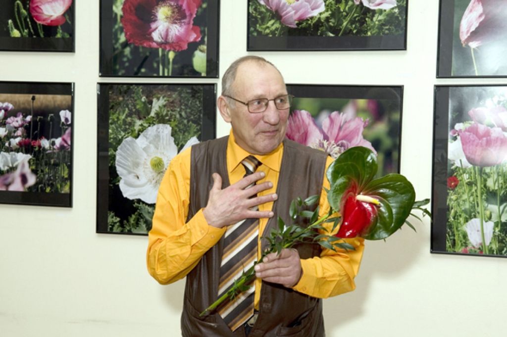 Bauskas tautas namā atvērta un ikvienam skatāma Ivara Kalniņa fotogrāfiju izstāde «Magoņu lietus». Spilgts, krāsains notikums. Autors teic, ka gada vistumšākajā laikā šis ir viņa dāvinājums iedzīvotājiem, lai viņu domas vērstu gaišākas. I....