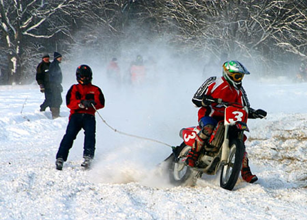 Iecavas novadā sestdien, 30. janvārī, notiks ziemas motokrosa un skijoringa sacensības, kurās aicināti piedalīties arī iesācēji.
Autors: www.sporto.com