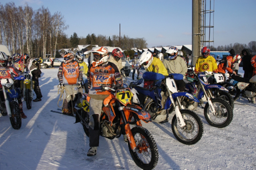 Pirmo reizi neatkarīgās Latvijas laikā sporta kompleksa «Mūsa» trasē 17. janvārī risinājās Latvijas kausa izcīņa skijoringā un motokrosā.
Startēja 129 dalībnieki, viņu pulkā arī Latvijas motosporta leģendas Artis Rasmanis un Jānis Vinters....
Autors: Ivars Bogdanovs