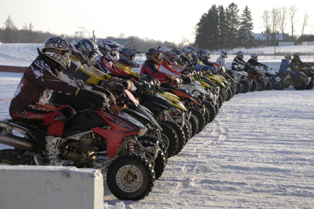 Pirmo reizi neatkarīgās Latvijas laikā sporta kompleksa «Mūsa» trasē 17. janvārī risinājās Latvijas kausa izcīņa skijoringā un motokrosā.
Startēja 129 dalībnieki, viņu pulkā arī Latvijas motosporta leģendas Artis Rasmanis un Jānis Vinters....
Autors: Ivars Bogdanovs
