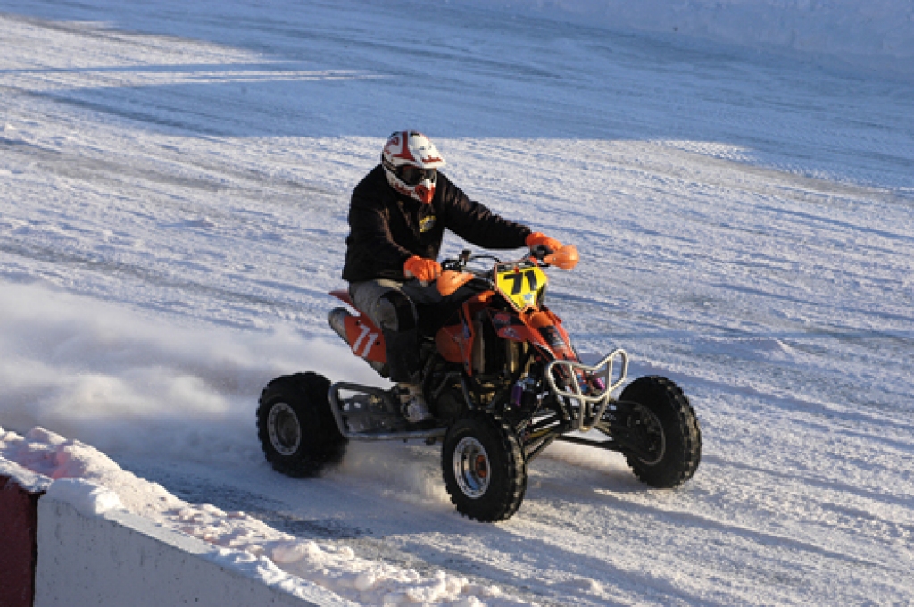 Pirmo reizi neatkarīgās Latvijas laikā sporta kompleksa «Mūsa» trasē 17. janvārī risinājās Latvijas kausa izcīņa skijoringā un motokrosā.
Startēja 129 dalībnieki, viņu pulkā arī Latvijas motosporta leģendas Artis Rasmanis un Jānis Vinters....
Autors: Ivars Bogdanovs