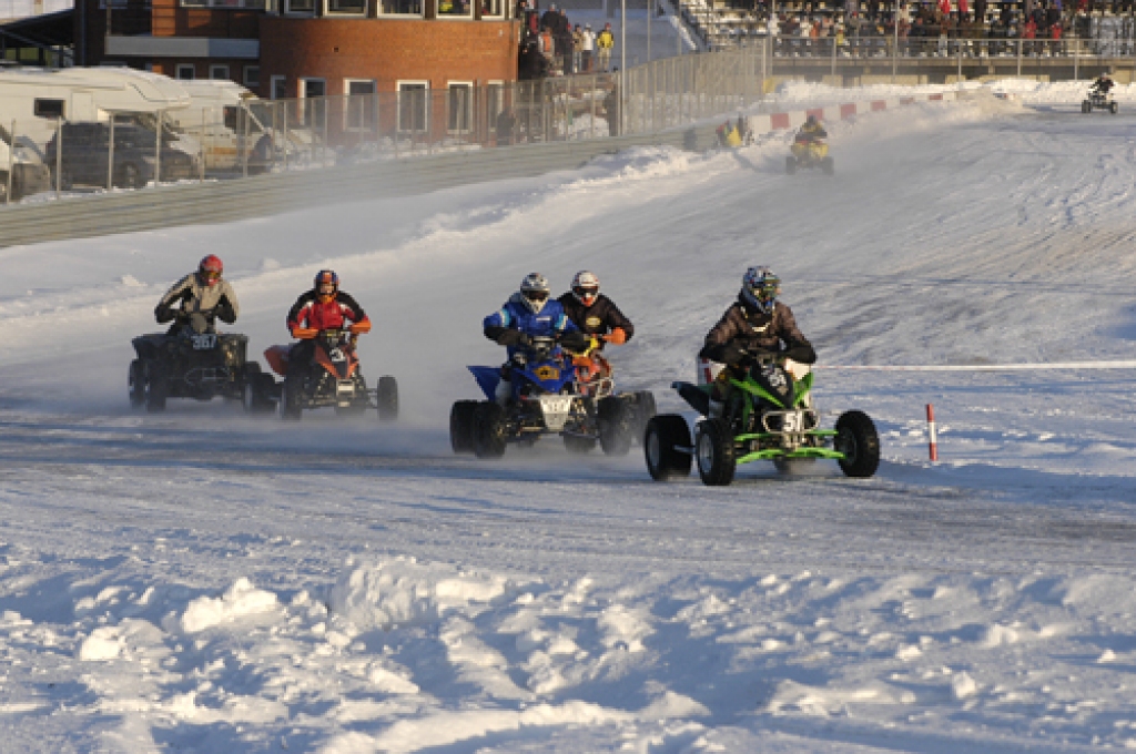 Pirmo reizi neatkarīgās Latvijas laikā sporta kompleksa «Mūsa» trasē 17. janvārī risinājās Latvijas kausa izcīņa skijoringā un motokrosā.
Startēja 129 dalībnieki, viņu pulkā arī Latvijas motosporta leģendas Artis Rasmanis un Jānis Vinters....
Autors: Ivars Bogdanovs