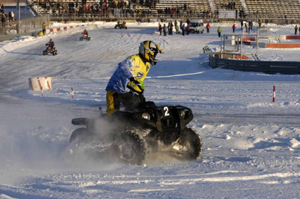 Pirmo reizi neatkarīgās Latvijas laikā sporta kompleksa «Mūsa» trasē 17. janvārī risinājās Latvijas kausa izcīņa skijoringā un motokrosā.
Startēja 129 dalībnieki, viņu pulkā arī Latvijas motosporta leģendas Artis Rasmanis un Jānis Vinters....
Autors: Ivars Bogdanovs