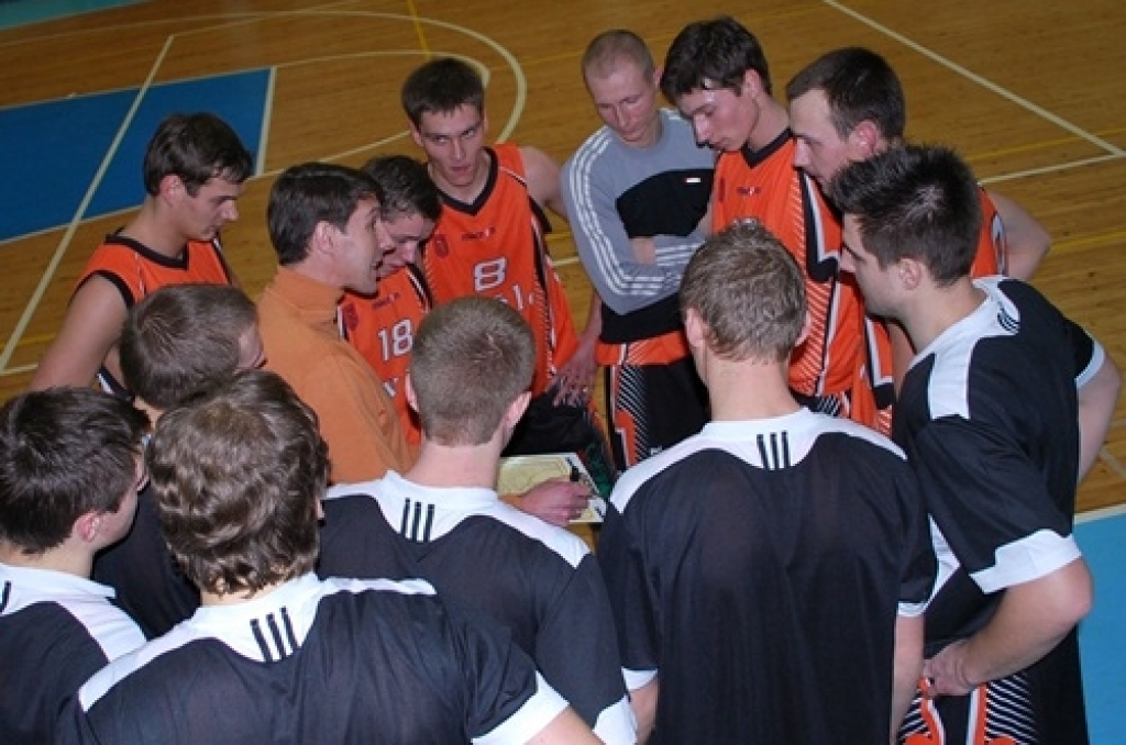 Uzvaru Latvijas amatieru basketbola līgas spēlē ar rezultātu 76:63 savās mājās pār līgas pastarīšiem «Barons/Rīdzene 91» ceturtdien, 7. janvārī, guva BK «Kvēle». 
Autors: Uldis Varnevičs