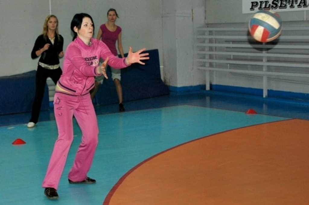 Bauskas 1. vidusskolas sporta spartakiādē 18. februārī starp vidusskolu klasēm tika sadalītas vietas tādā sporta veidā kā tautas bumba. Starp meitenēm trešo vietu ieguva 12. c klases meitenes, otrajā vietā – 12. a klase. Bet pirmo vietu...
Autors: Uldis Varnevičs