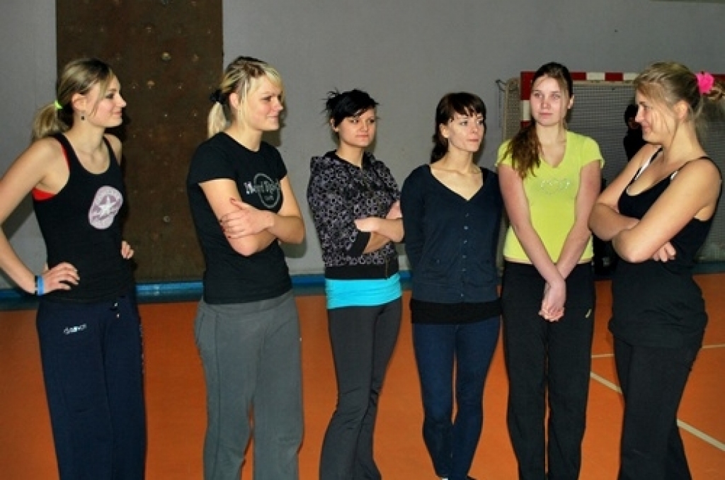 Bauskas 1. vidusskolas sporta spartakiādē 18. februārī starp vidusskolu klasēm tika sadalītas vietas tādā sporta veidā kā tautas bumba. Starp meitenēm trešo vietu ieguva 12. c klases meitenes, otrajā vietā – 12. a klase. Bet pirmo vietu...
Autors: Uldis Varnevičs