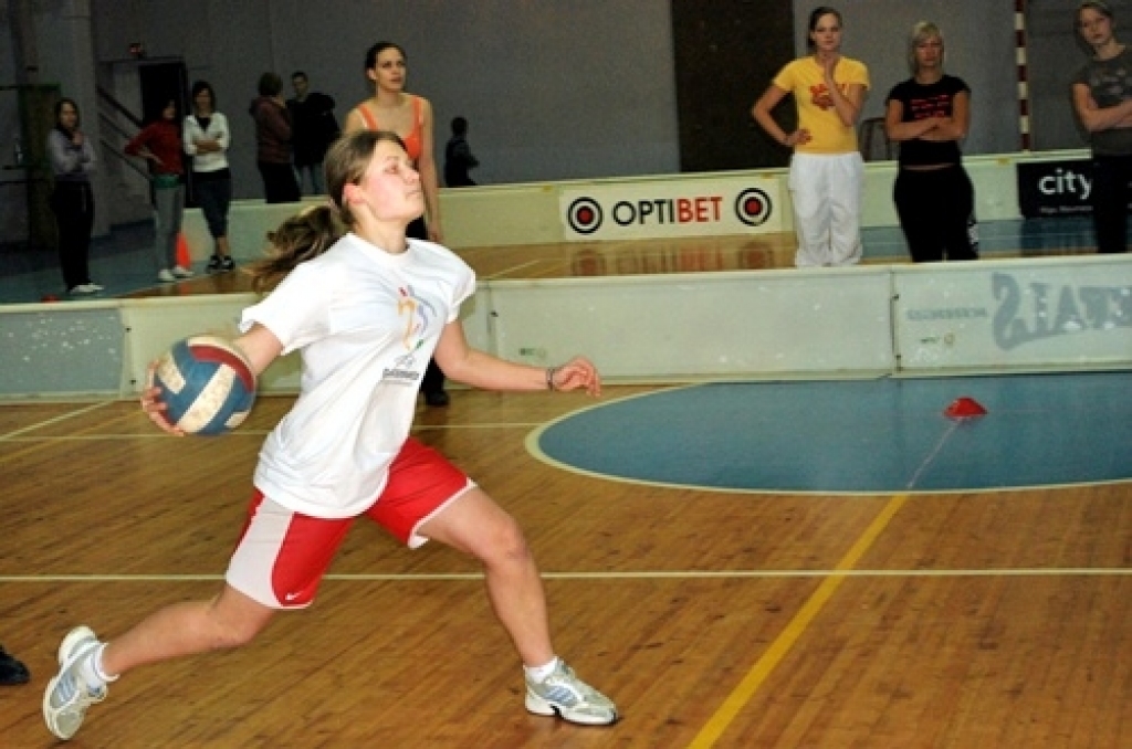Bauskas 1. vidusskolas sporta spartakiādē 18. februārī starp vidusskolu klasēm tika sadalītas vietas tādā sporta veidā kā tautas bumba. Starp meitenēm trešo vietu ieguva 12. c klases meitenes, otrajā vietā – 12. a klase. Bet pirmo vietu...
Autors: Uldis Varnevičs