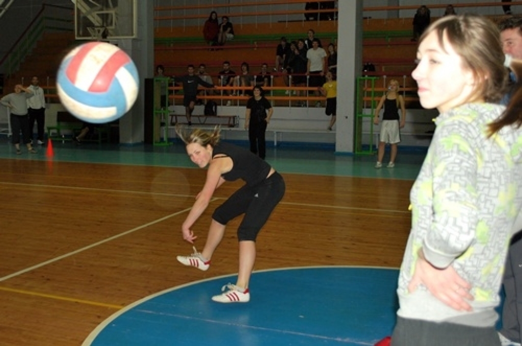 Bauskas 1. vidusskolas sporta spartakiādē 18. februārī starp vidusskolu klasēm tika sadalītas vietas tādā sporta veidā kā tautas bumba. Starp meitenēm trešo vietu ieguva 12. c klases meitenes, otrajā vietā – 12. a klase. Bet pirmo vietu...
Autors: Uldis Varnevičs